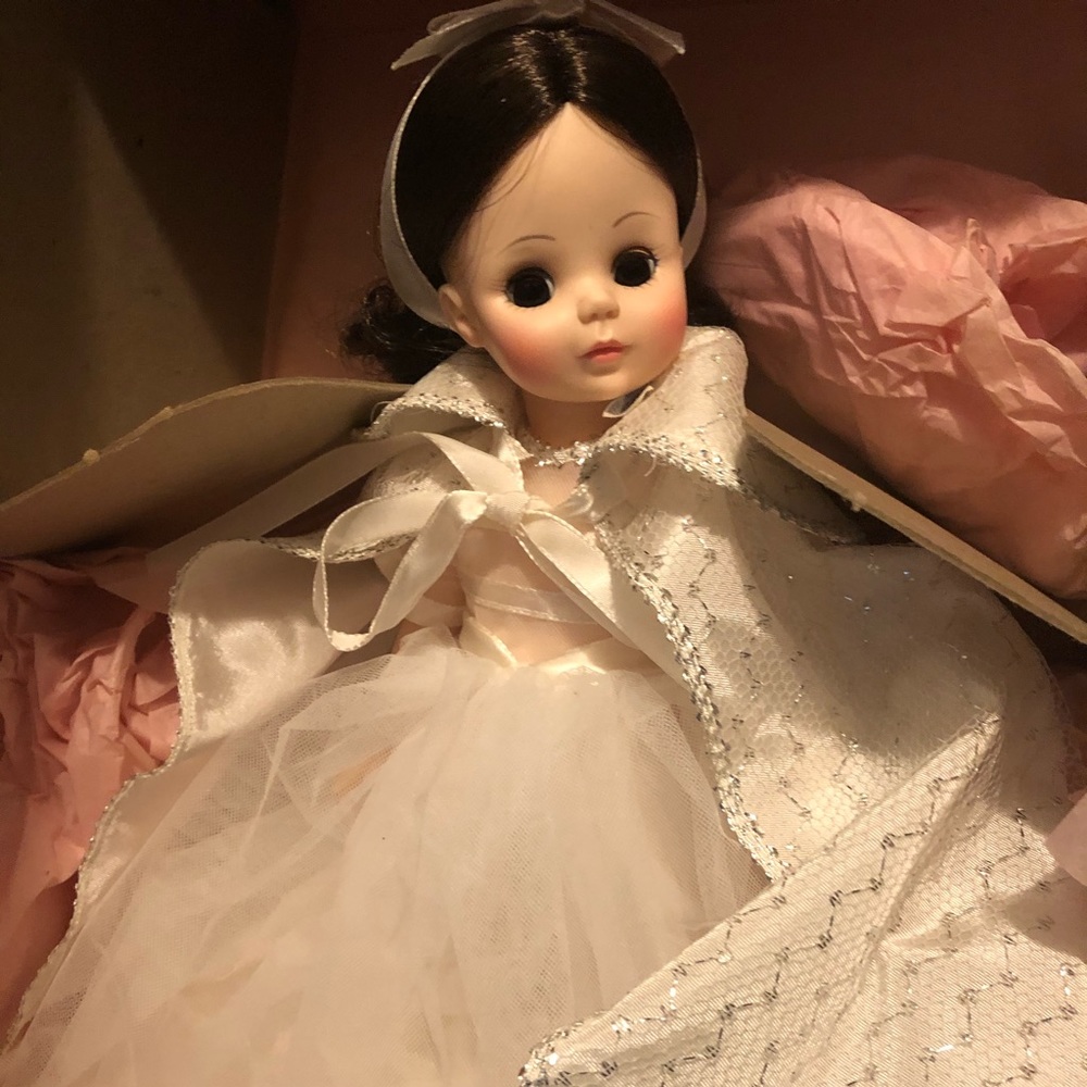 Madame Alexander Snow White